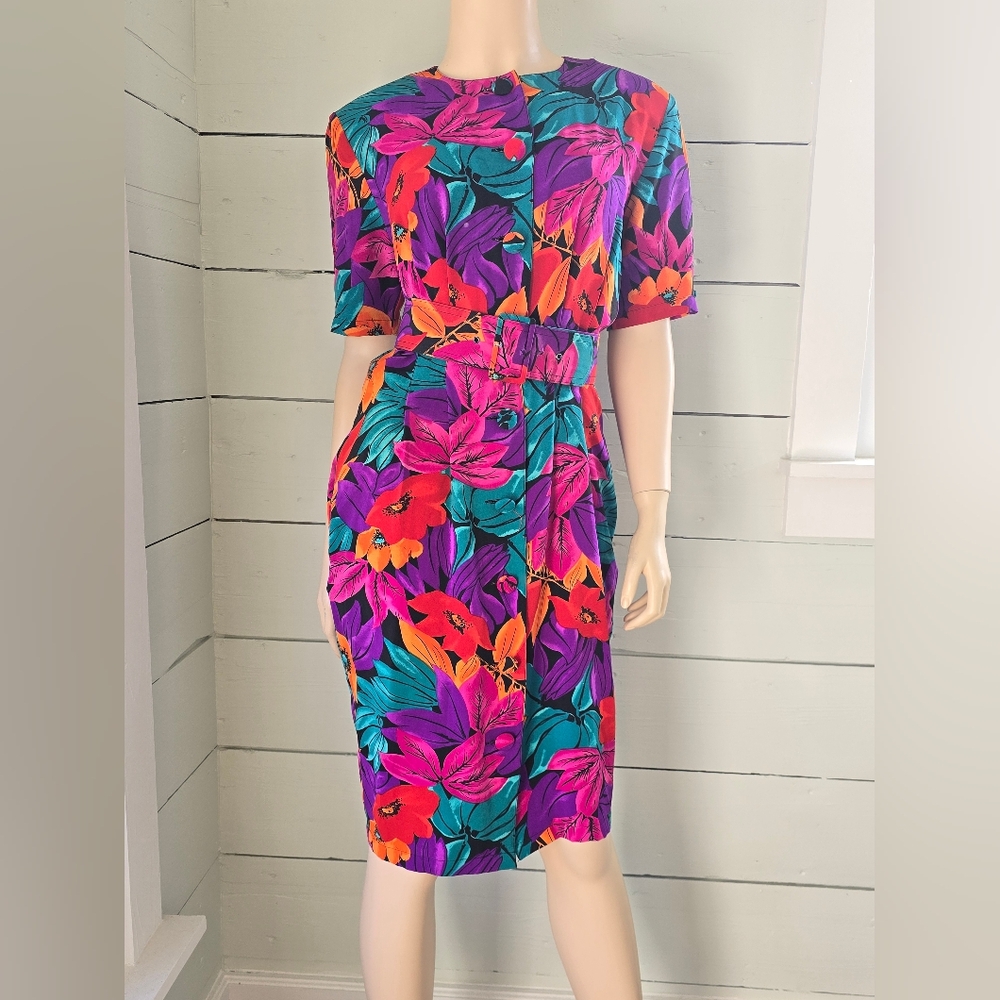Vintage 1980s Tess Dress  Bright Floral Print Belted Button Up Dress Pockets S